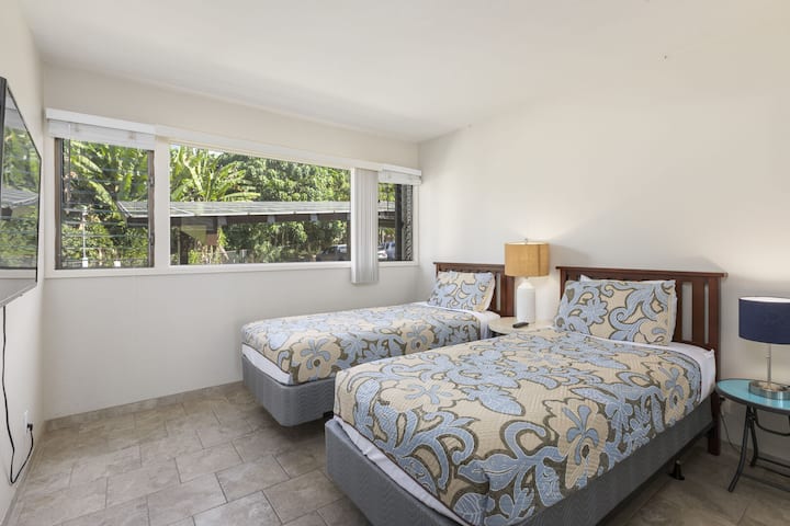 Spavaća soba za goste ima dva odvojena kreveta