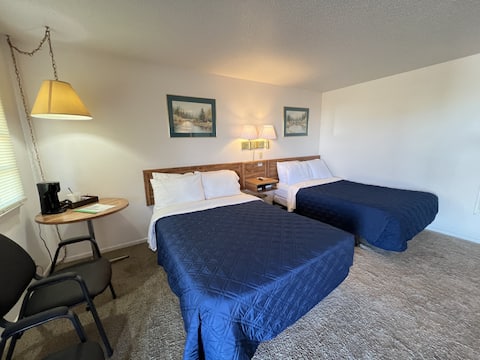 Room 113 - Sleeps 4 - West Lake Grandvue Inn