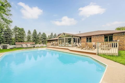 The Poolside Escape | Hot Tub | Arcade | Ping Pong