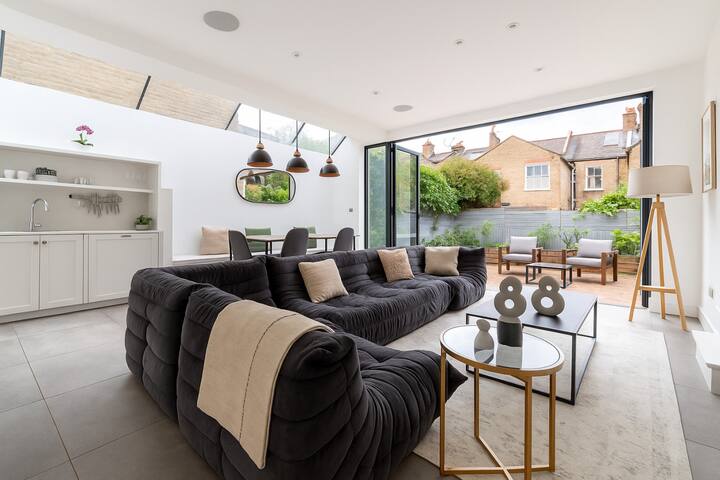 Sophisticated 5 Bed House in Clapham