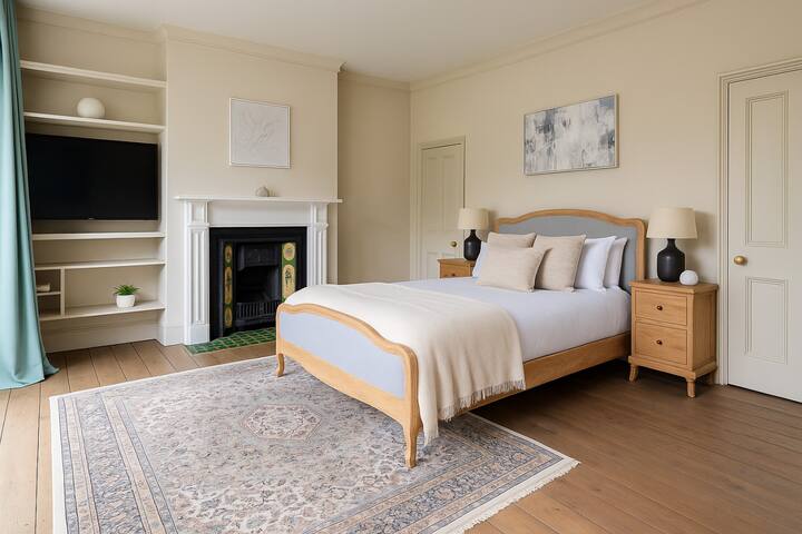 Sophisticated 5 Bed House in Clapham gallery image 4