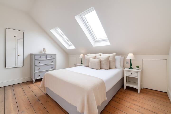 Sophisticated 5 Bed House in Clapham gallery image 3