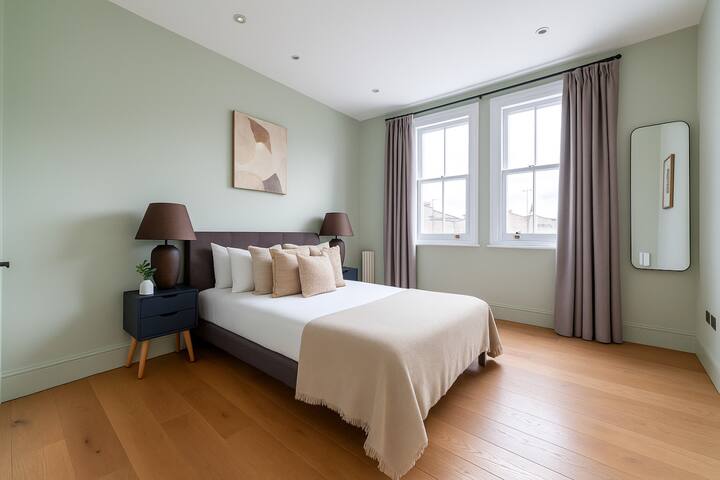 Sophisticated 5 Bed House in Clapham gallery image 5