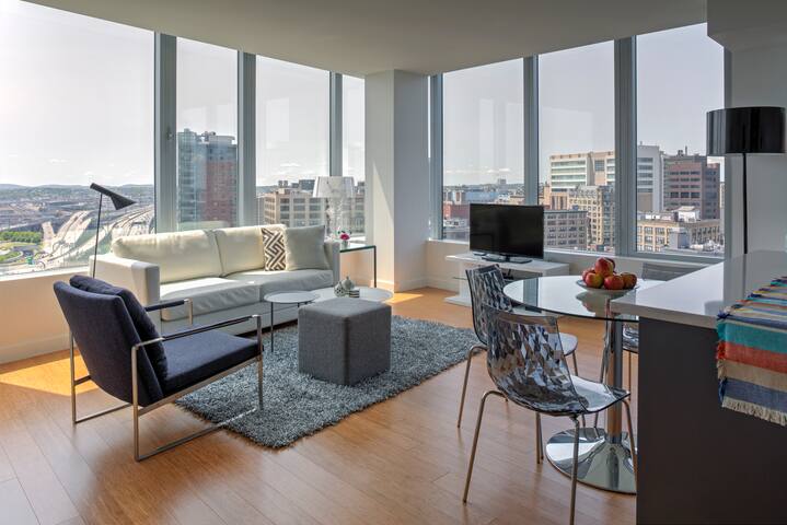 Luxury 2 Bedroom Steps from Rose Kennedy Greenway