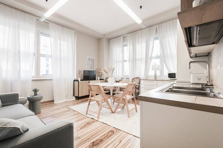 Easylife – Elegant apartment 3 mins from Duomo gallery image 4