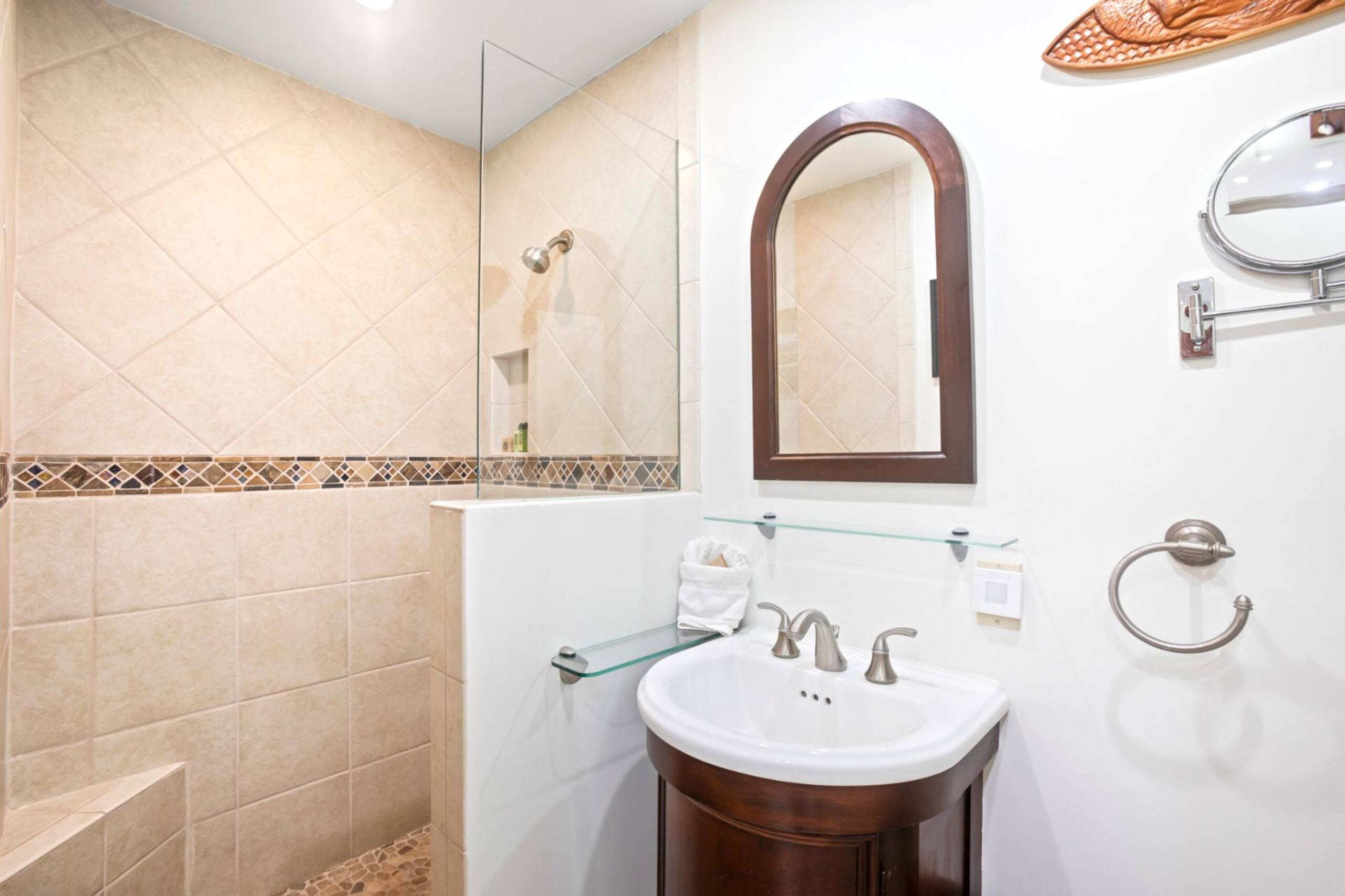 Condo in Lahaina · ★4.33 · 1 bedroom · 2 beds · 2 baths - Image 41