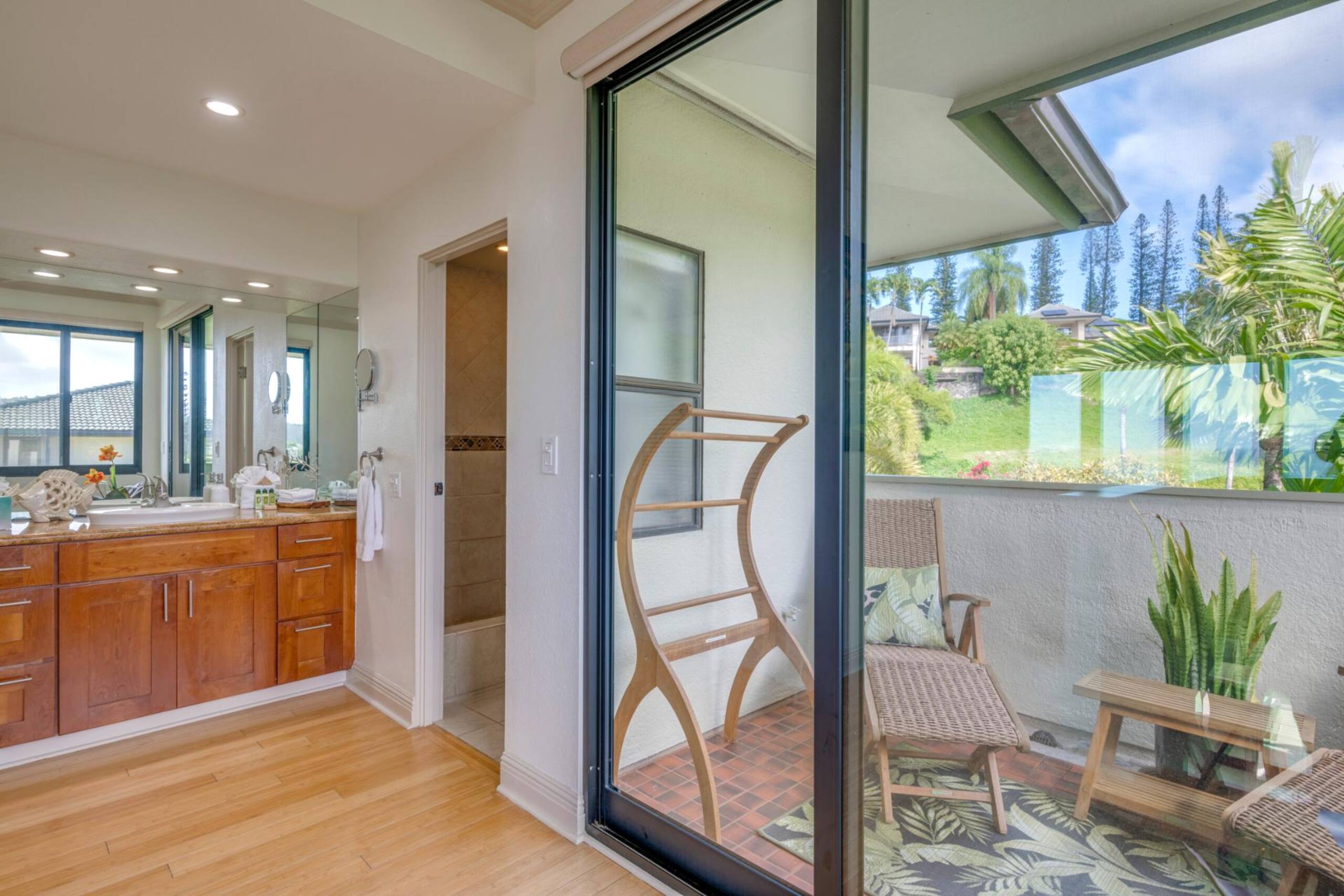 Condo in Lahaina · ★4.33 · 1 bedroom · 2 beds · 2 baths - Image 39
