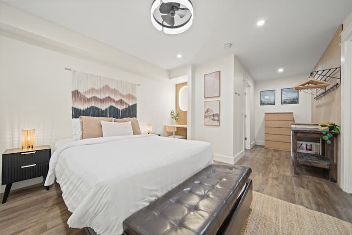 The Lakeside Hideaway - With Pool And Hot Tub - Whistler