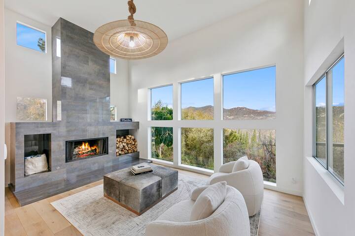 Malibu Retreat w/ Hot tub & Outdoor living gallery image 4