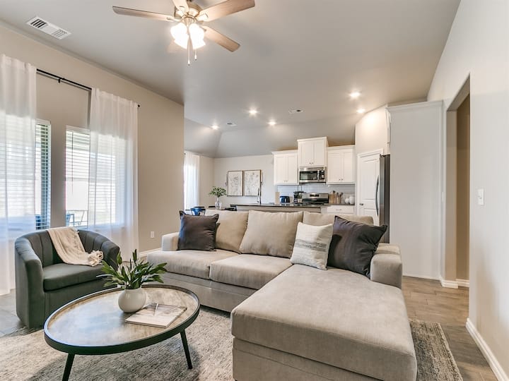 Welcoming Welling: A Family-Friendly Gated Getaway