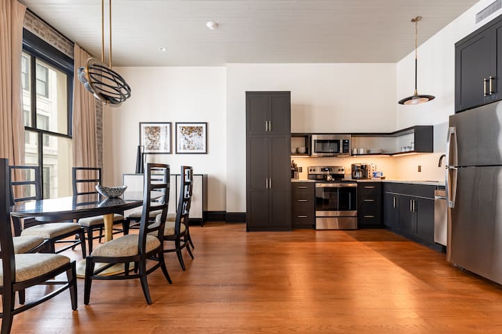 2BR Elegant French Quarter Escape | The Mayfair gallery image 4