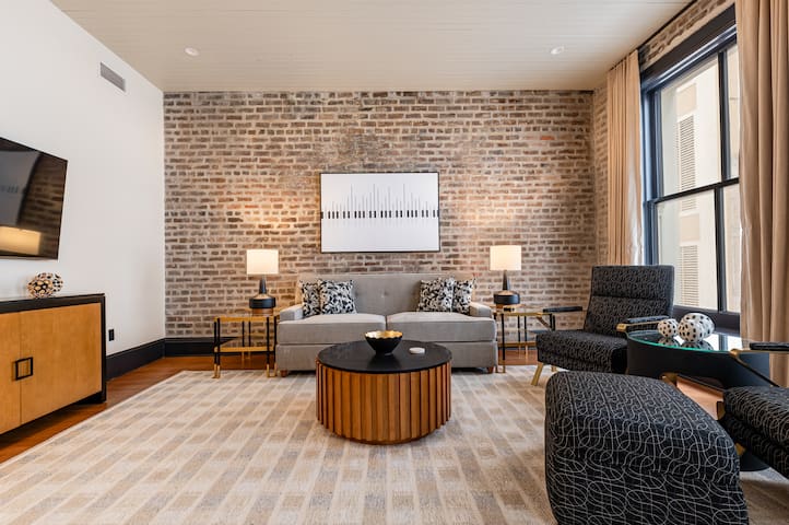 2BR Elegant French Quarter Escape | The Mayfair gallery image 2