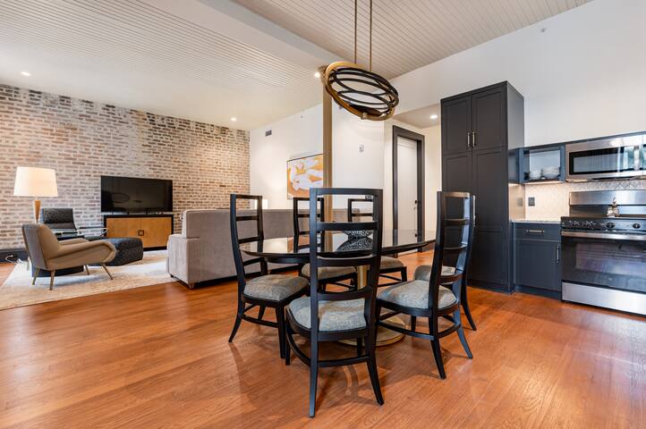 3BR Charming Stay Walk to French Qtr | The Mayfair gallery image 5