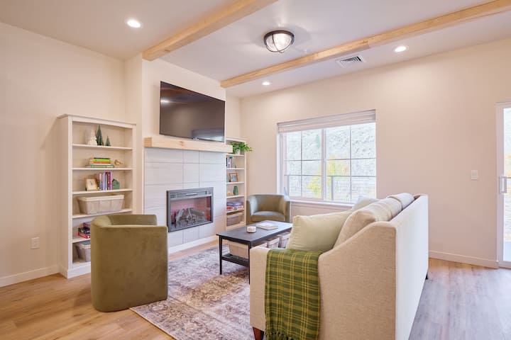 Riverwalk Suites, #310 Exceptional In Every Way - Wenatchee Confluence State Park, Wenatchee