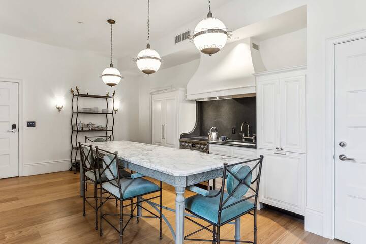 Hotel Perle: 6 Bedroom Suite With Pool View gallery image 2