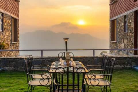 2BR Orchards-Elysium Estate inhouse meals/Hillview