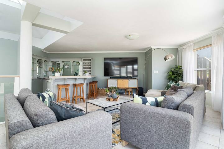 Beachfront Villa Sea Breeze, Hout Bay, Cape Town gallery image 4