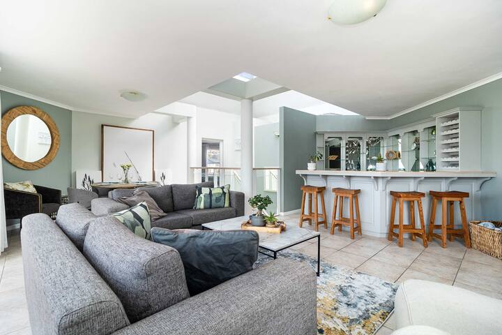 Beachfront Villa Sea Breeze, Hout Bay, Cape Town gallery image 5