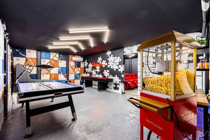 Luxe 5BR | Hot Tub, Sauna, Games & Lake Views! gallery image 4