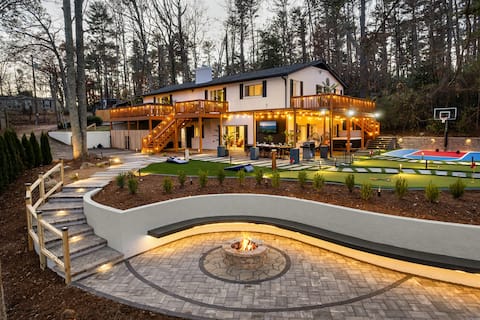 Luxe 5BR | Hot Tub, Sauna, Games & Lake Views!