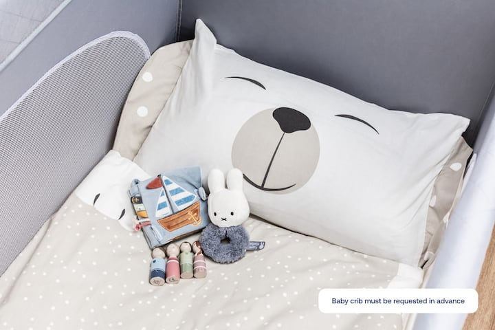 Ბავშვის საწოლი უნდა მოითხოვოთ დაბინავებამდე არაუგვიანეს 24 საათით ადრე და ექვემდებარება დამატებით გადასახადს