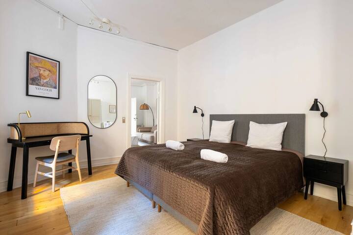 Perfect 3BR City-Break Home gallery image 3