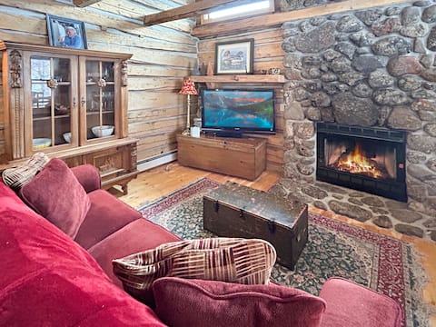 Timeless Mesa Hideaway Creekside Cabin