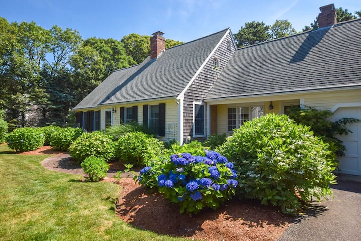 Walk To Beach, Private Patio And Backyard! - Chatham, MA