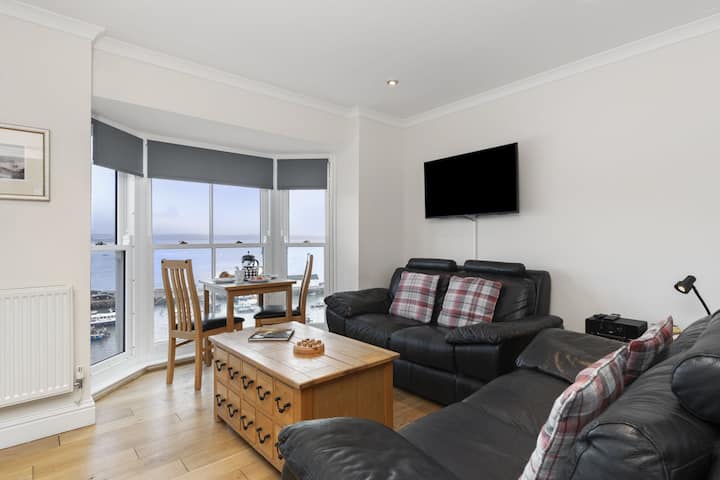 Prime Position Sea‑view Apartment In Tenby Harbour - Waterwynch House