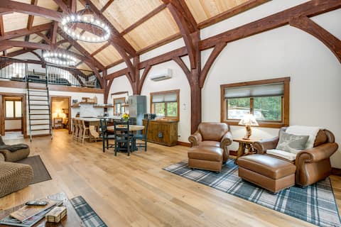 Bear Lodge Waterfront Cabin w/ Level 2 EV Charger