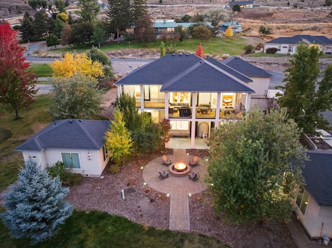 Entire Scenic Views Estate, Large 6 Bdrm, 5.5 Bath