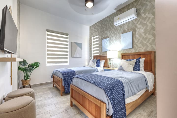 غرفة نوم الضيوف 1.1 (يمكن دفع الأسرّة معًا لتكون ملكة)