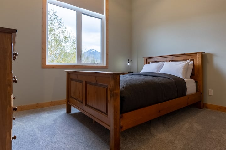 Kitanda aina ya Queen kilicho na Ghorofa ya Juu ya Ensuite l