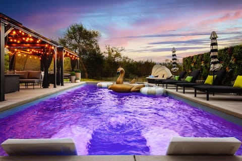 *LUX*5BR Estate w/ Pool • Hot Tub • Movie Theater