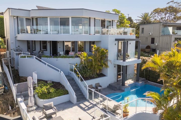 Seabreeze – Beach House w/ Pool