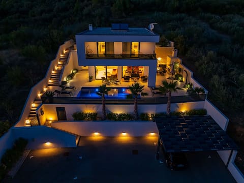 Luxury Villa Spectrum pool 32m2 sauna, sea view