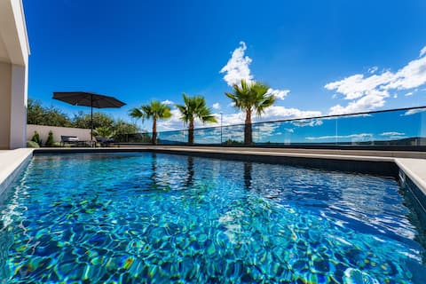 Luxury Villa Spectrum pool 32m2 sauna, sea view