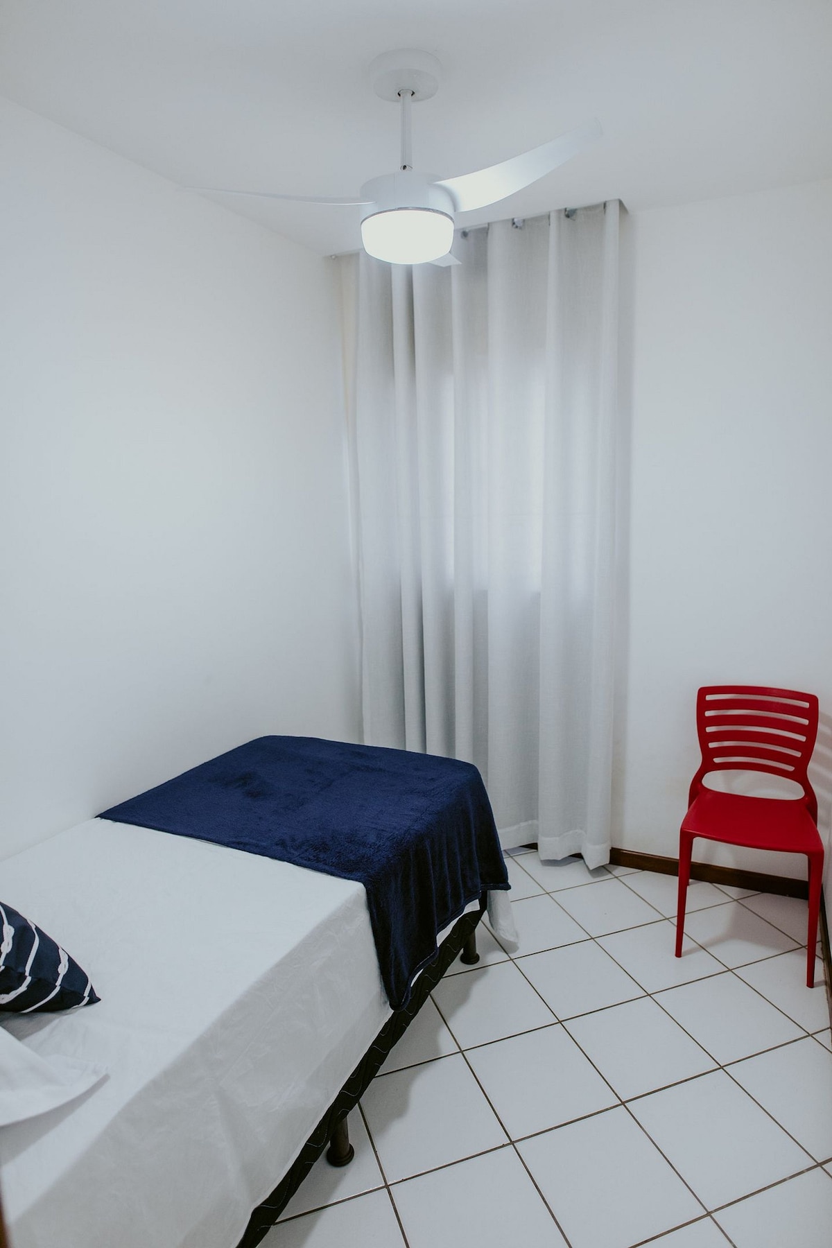 Მთლიანი ოთახის,საძინებლის ფოტო