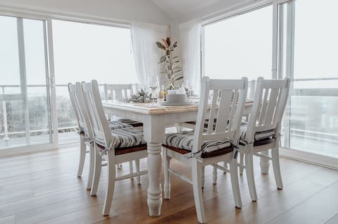 Little Sailor's Catch - Boutique Beachfront for 4