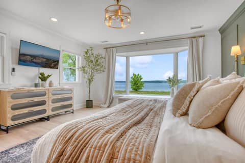 The Riverside Couples retreat (Hot Tub, Fireplace)