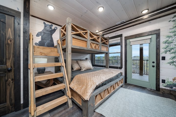 איפה שחלומות מתוקים מתגשמים – חדר שינה מרווח עם מלך מלא, המיועד לנוחות אולטימטיבית עם הנוף השלו של הר לה קונטה.