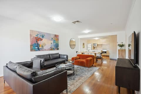 Luxury 2BR Large Apartment | Walk to Shops & Beach