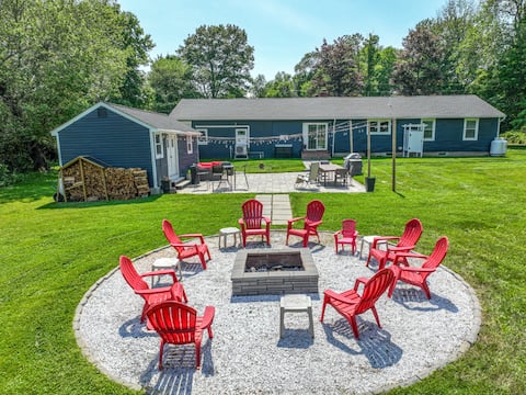 Acres Away - Spacious Maine Retreat w/ Bunkhouse