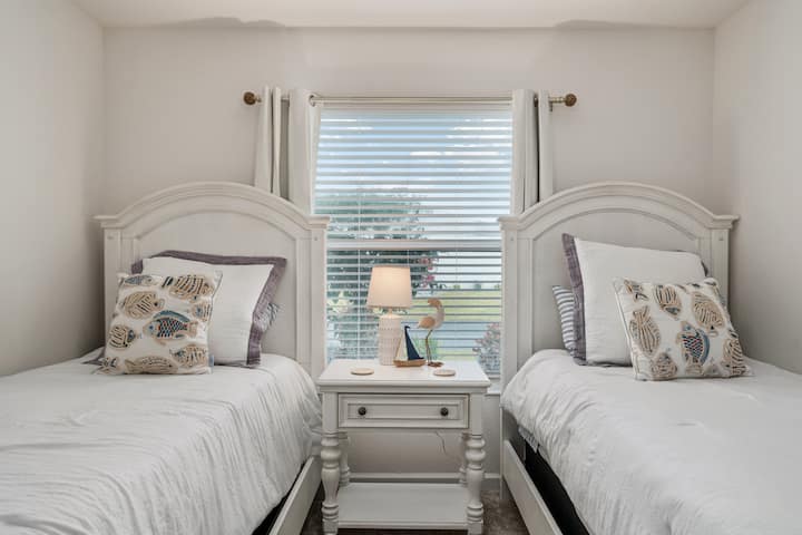 Chambre d’invité 1 – 2 lits simples – placard