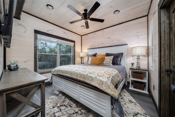 Იოცნებეთ დიდზე, კარგად გამოიძინეთ – სრულფასოვანი საწოლით, რომელიც იდეალურია დასვენებისთვის.