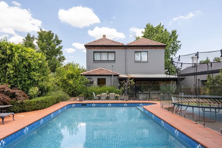 Prime Location | Stylish 5 Bedroom House with Pool