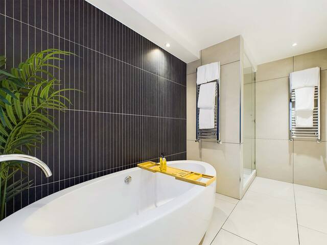 Spacious and Modern Apartment near Belsize Park gallery image 4