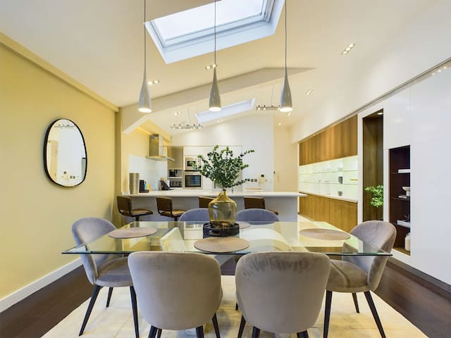 Spacious and Modern Apartment near Belsize Park gallery image 5