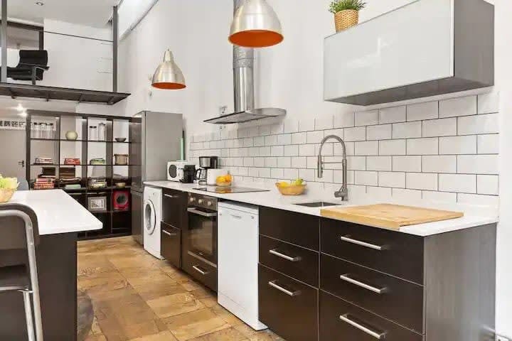 15 guests Private garden Duplex next to LasRamblas gallery image 2
