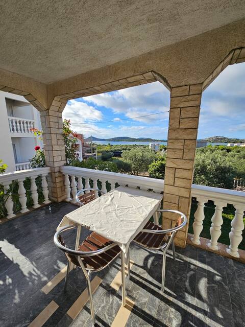 Nestor - studio apartment with a sea view A2